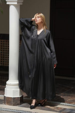 بشت حرير اسود منقش