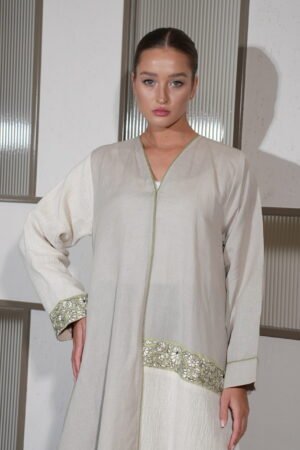 عبايه لينن بيج مع تطريز اخضر