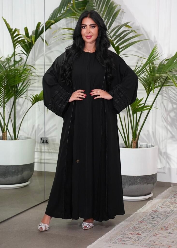 عباية كريب انترنت مطرزة