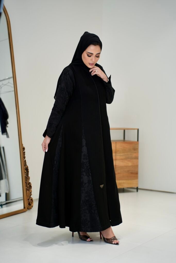 عباية كريب مع جاكارد